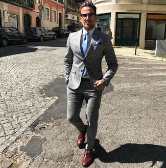 Как носить коричневые кожаные монки с серым костюмом в шотландскую клетку