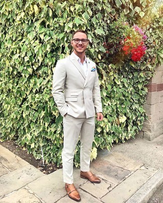 Как носить коричневые кожаные монки с светло-коричневым костюмом