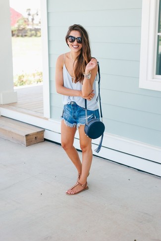 С чем носить коричневые кожаные босоножек женщине