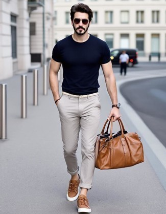 С чем носить коричневые кожаные кеды мужчине