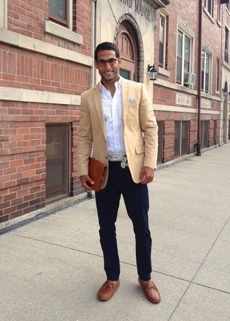 С чем носить коричневые кожаные лоферы с кисточками