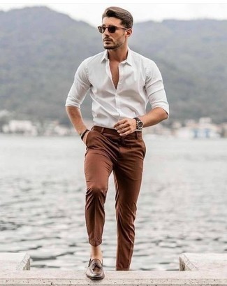 С чем носить коричневые кожаные лоферы с кисточками