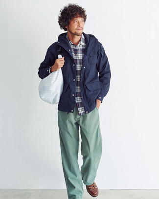 С чем носить коричневые кожаные рабочие ботинки мужчине