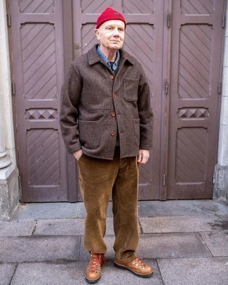 С чем носить коричневые кожаные рабочие ботинки мужчине