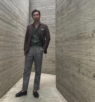 С чем носить коричневый льняной пиджак мужчине