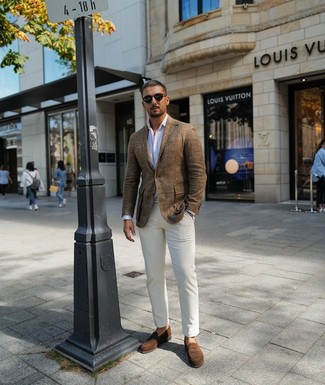 Как носить коричневый льняной пиджак с белыми брюками чинос