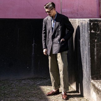 С чем носить коричневый льняной двубортный пиджак мужчине