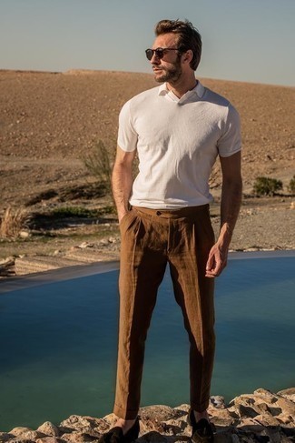 С чем носить коричневые льняные брюки мужчине