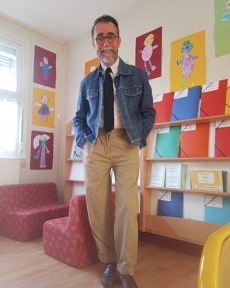 Какие джинсовые куртки носить с коричневыми лоферами мужчине