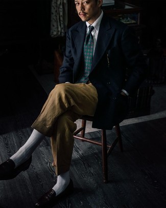 Какие двубортные пиджаки носить с коричневыми лоферами мужчине