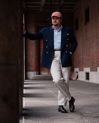 Какие двубортные пиджаки носить с коричневыми лоферами мужчине