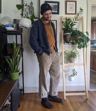 Какие куртки без рукавов носить с коричневыми лоферами мужчине