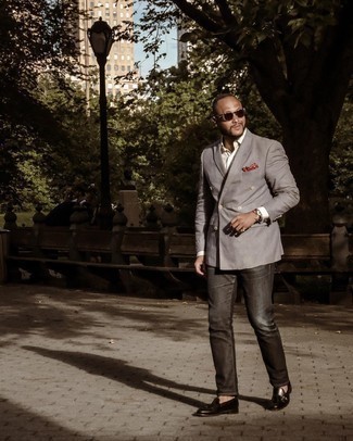 Какие джинсы носить с коричневыми лоферами мужчине