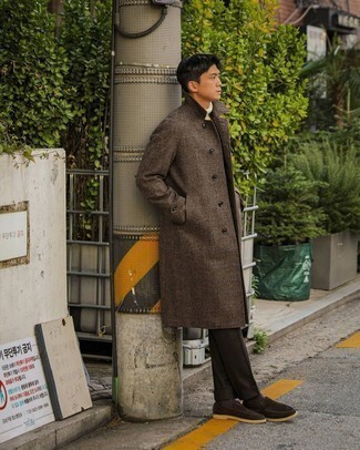 Какие длинные пальто носить с коричневыми лоферами