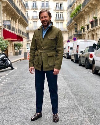 Какие куртки-рубашки носить с коричневыми лоферами мужчине