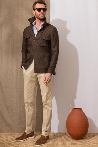 Какие куртки-рубашки носить с коричневыми лоферами мужчине