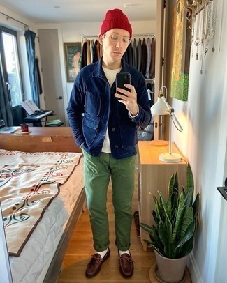 Какие куртки-рубашки носить с коричневыми лоферами мужчине