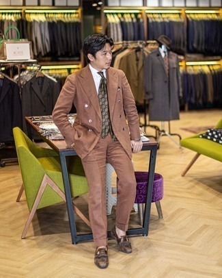 Какие костюмы носить с коричневыми лоферами