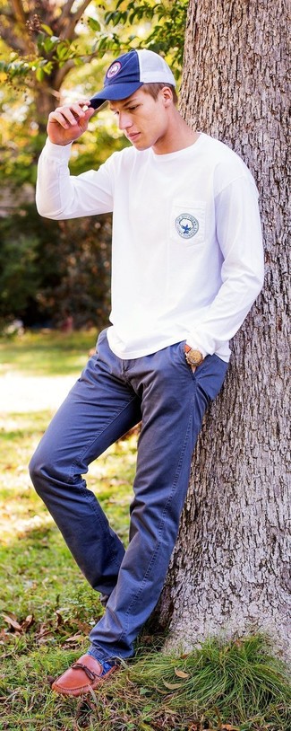 Какие свитшоты носить с коричневыми лоферами мужчине