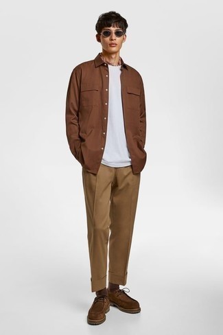 Какие ботинки дезерты носить с коричневой рубашкой с длинным рукавом