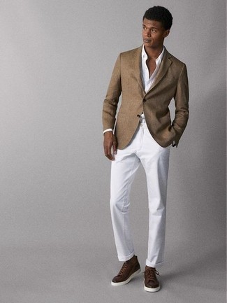 Какие брюки чинос носить с коричневыми низкими кедами