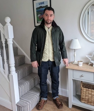 Какие джинсы носить с коричневыми низкими кедами мужчине