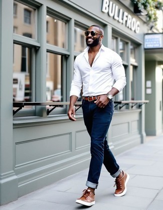 С чем носить коричневые низкие кеды мужчине