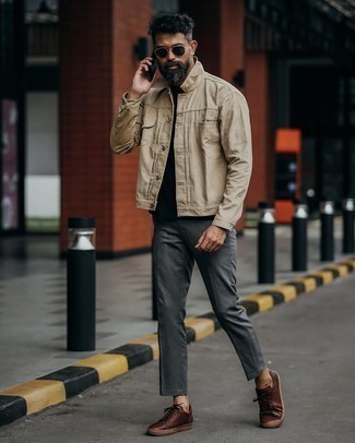 Какие куртки-рубашки носить с коричневыми низкими кедами мужчине
