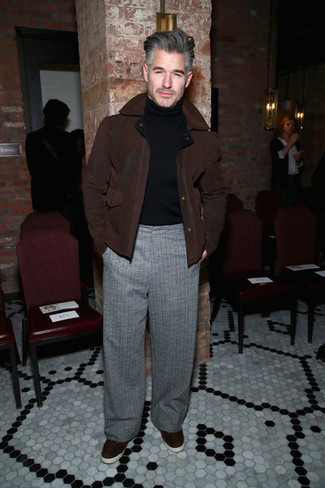 Какие водолазки носить с коричневыми низкими кедами мужчине