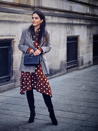 С чем носить коричневое платье-миди