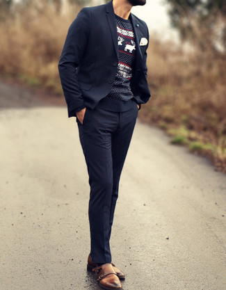 Какие свитера с круглым вырезом носить с коричневыми монками