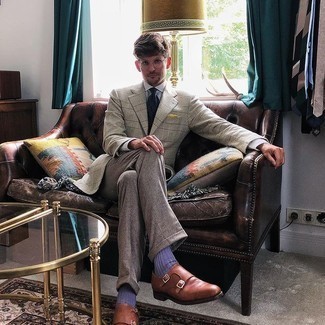 Какие классические брюки носить с коричневыми монками