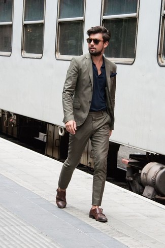 Какие футболки-поло носить с коричневыми монками