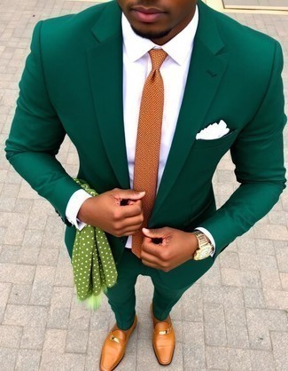 Какие костюмы носить с коричневыми монками