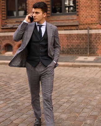 Какие костюмы носить с коричневыми монками