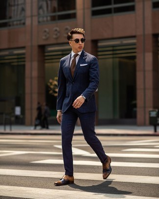 Какие костюмы носить с коричневыми монками