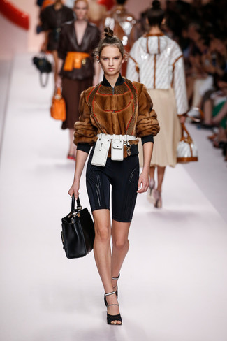 С чем носить коричневую верхнюю одежду женщине