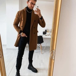 Как носить коричневое длинное пальто с черными джинсами