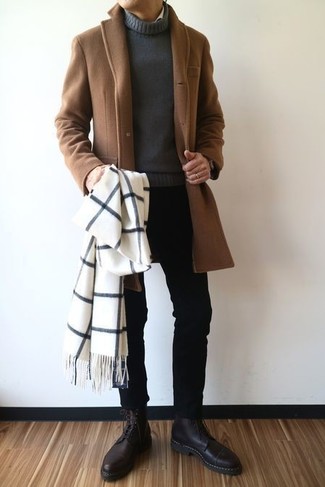 Какие классические ботинки носить с коричневым длинным пальто