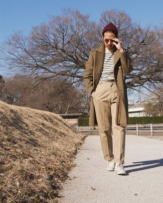 Какие высокие кеды носить с коричневым длинным пальто