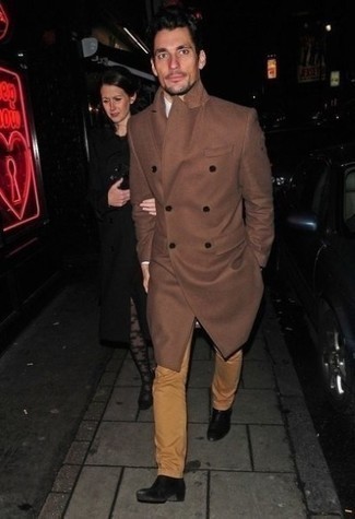 С чем носить коричневое длинное пальто