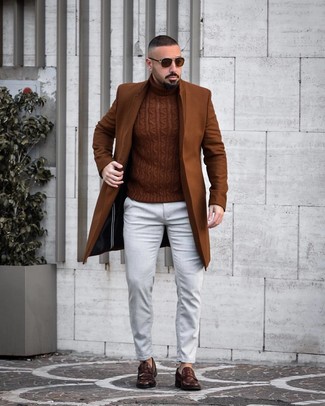 Какие лоферы носить с коричневым длинным пальто