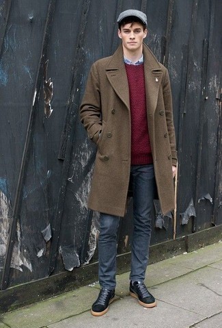 Какие низкие кеды носить с коричневым длинным пальто