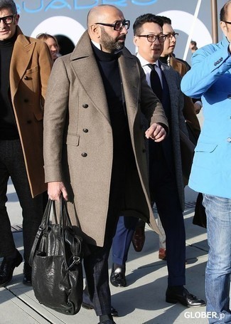 Какие монки носить с коричневым длинным пальто