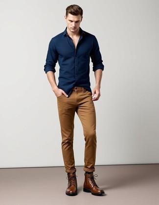 С чем носить коричневые брюки мужчине