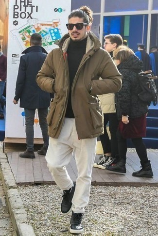 С чем носить коричневую парку мужчине