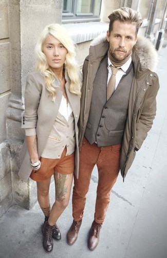 Какие водолазки носить с коричневой паркой мужчине