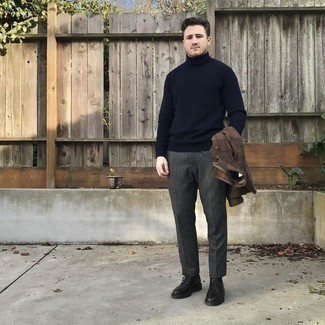 С чем носить коричневую куртку-рубашку в шотландскую клетку мужчине