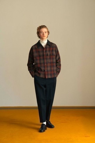 С чем носить коричневую куртку-рубашку в шотландскую клетку мужчине