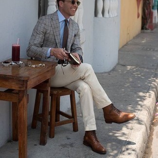 С чем носить коричневый нагрудный платок в горошек